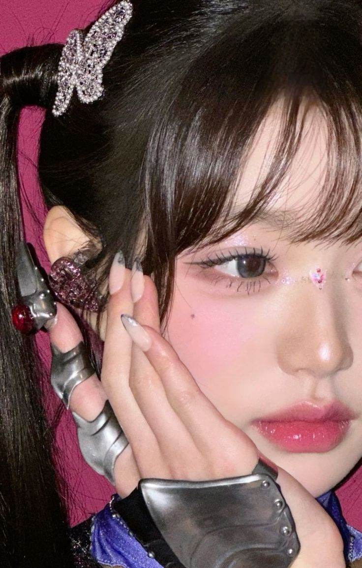 'FOREVER YOUNG' [ON STAGE] strip lashes