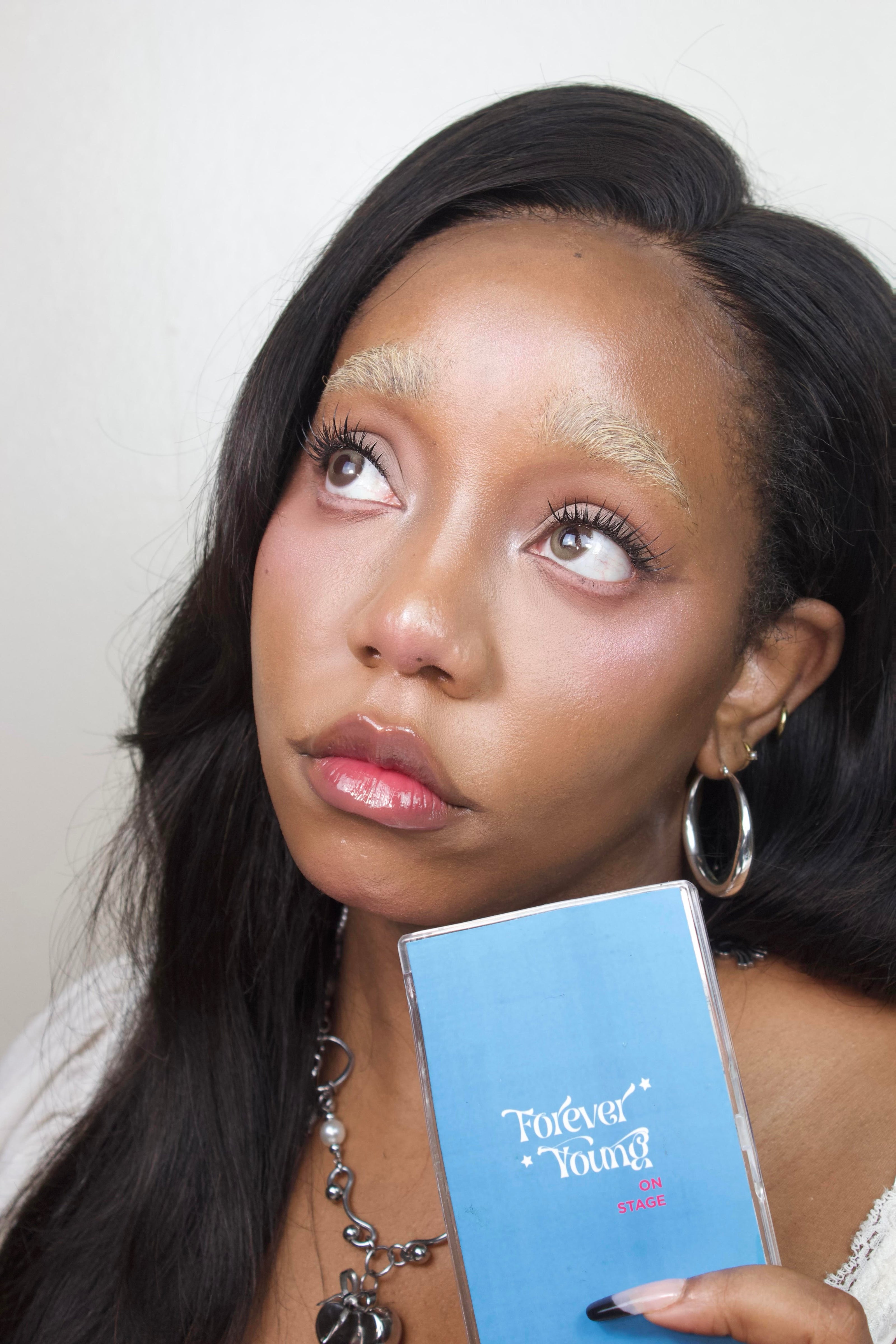 'FOREVER YOUNG' [ON STAGE] lash clusters